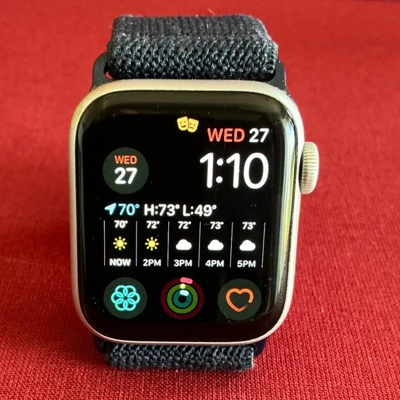 Apple Watch A2352 SE Silver gps/cell 40mm Nike All Original With Box - Picture 1 of 9